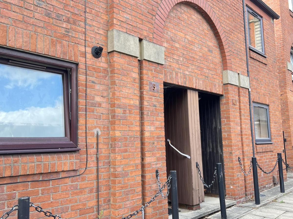 Modern 2 Bed Townhouse Just Outside City Walls With Free Private Parking York Esterno foto